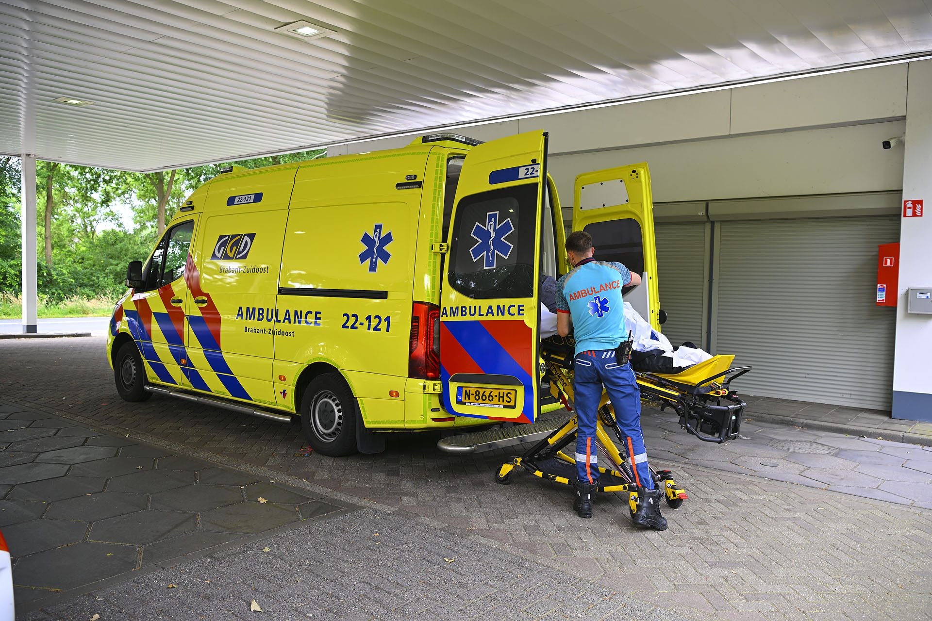 Fietser naar ziekenhuis na val in beruchte bocht