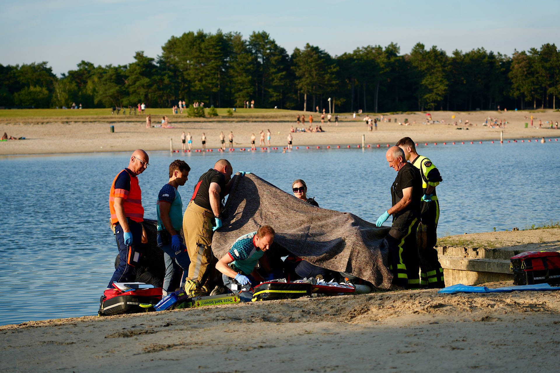 Zwemmer ernstig gewond na incident bij recreatieplas in Alphen