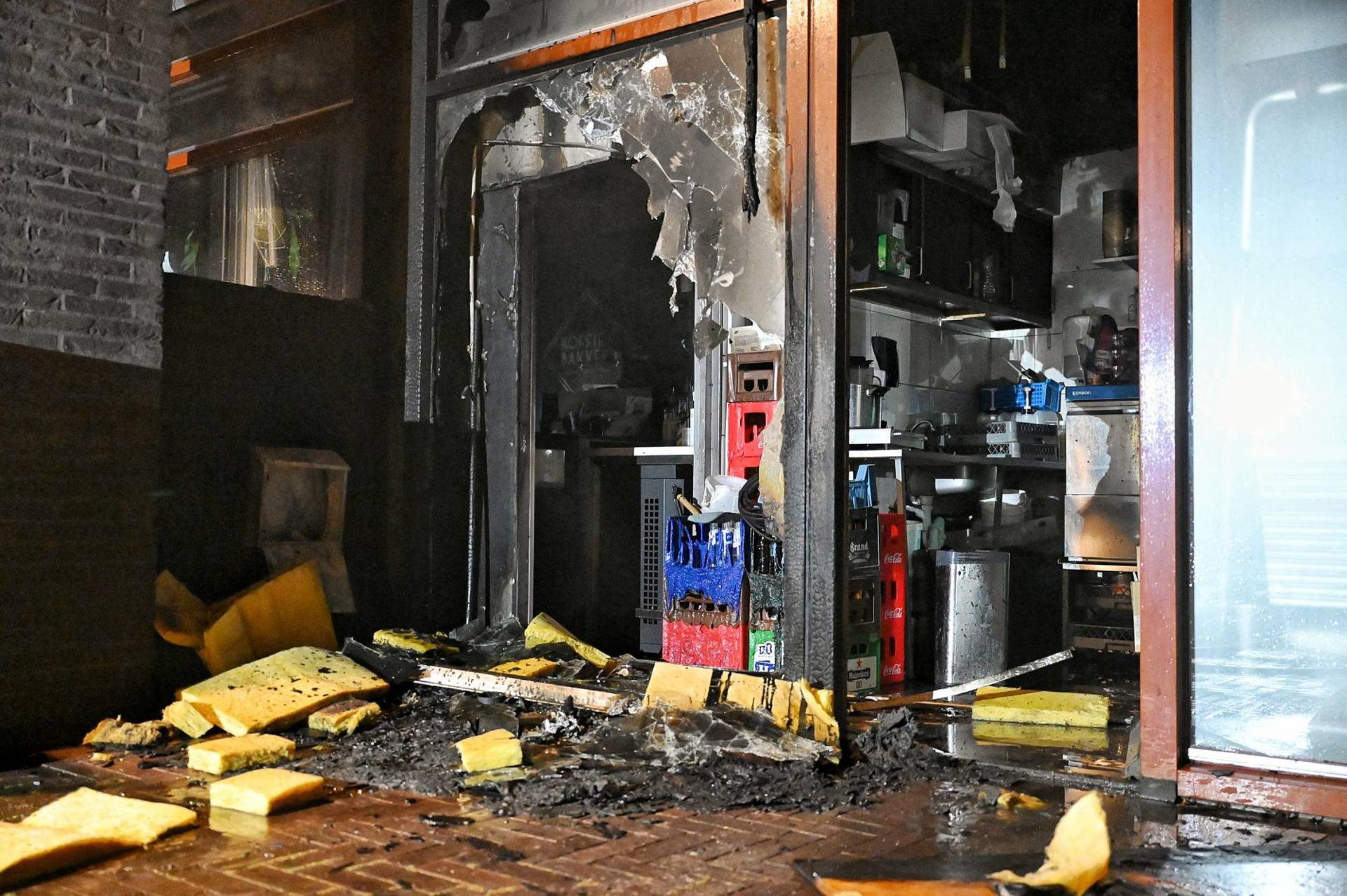 Grote brand bij horecazaak, appartementen ontruimd in Goilre