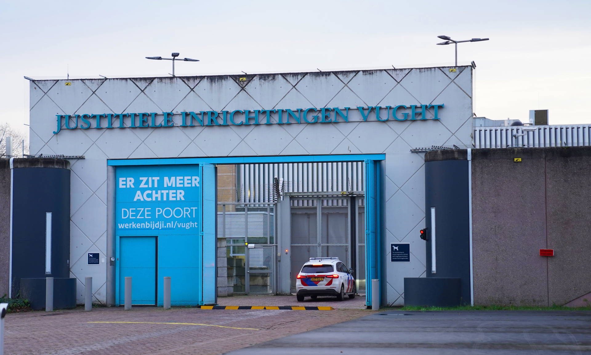 Gedetineerde steekt medegevangene met zelfgemaakt steekwapen