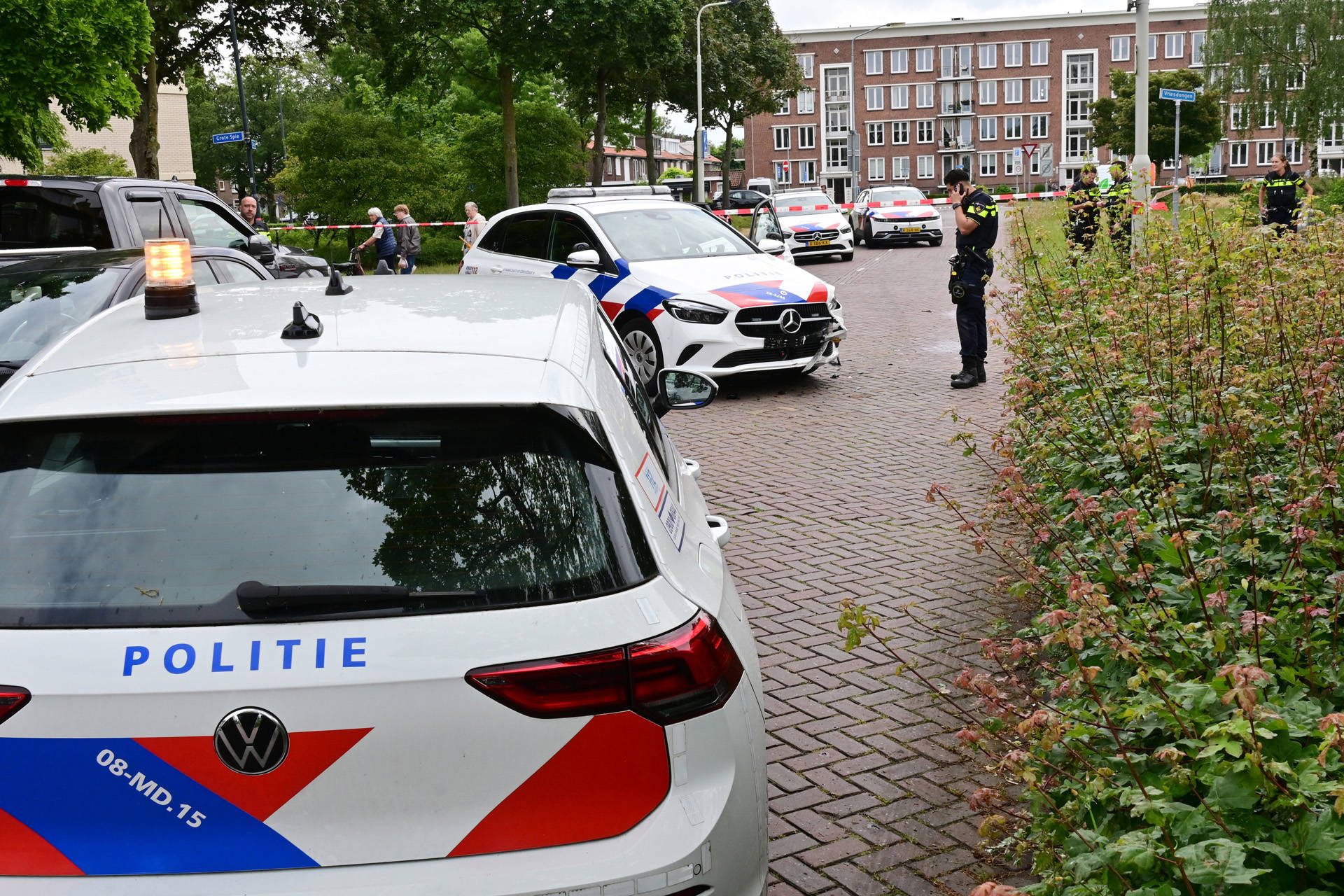 Automobilist vlucht na aanrijding met politiewagen in Breda