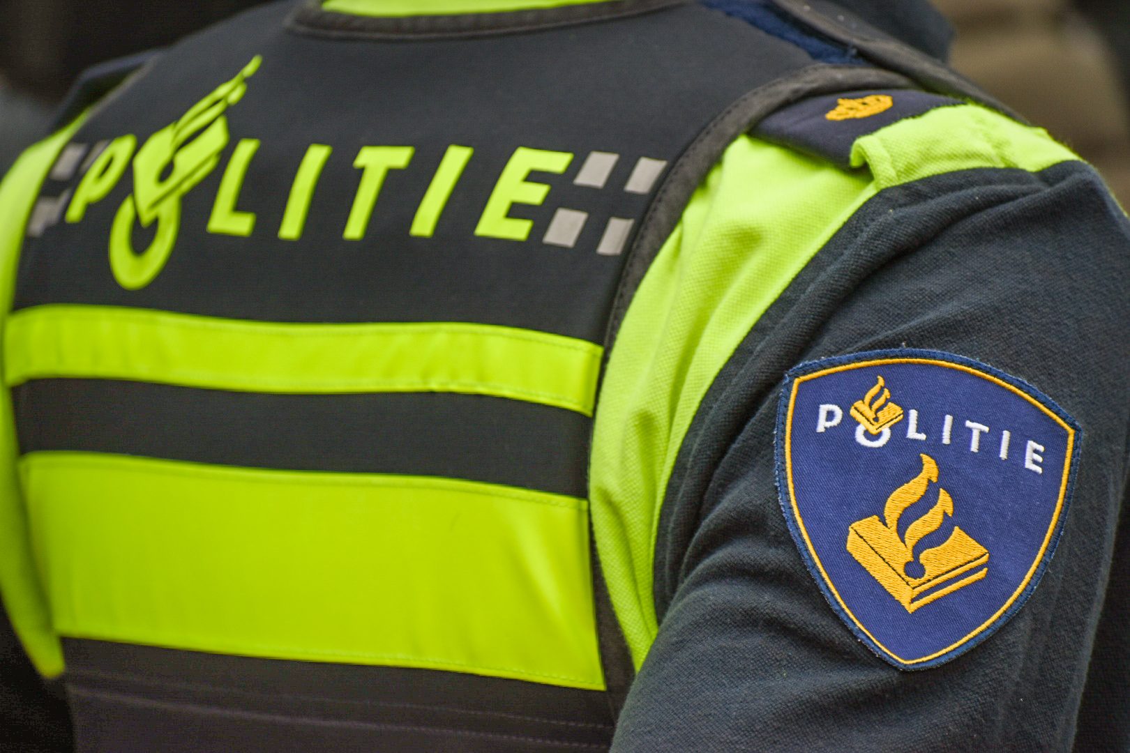Man aangehouden na vondst vuurwapens en softdrugs
