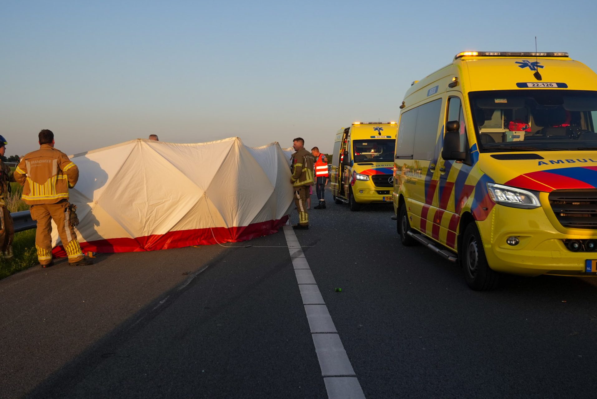 Auto slaat meerdere keren over de kop bij ongeval in Liessel