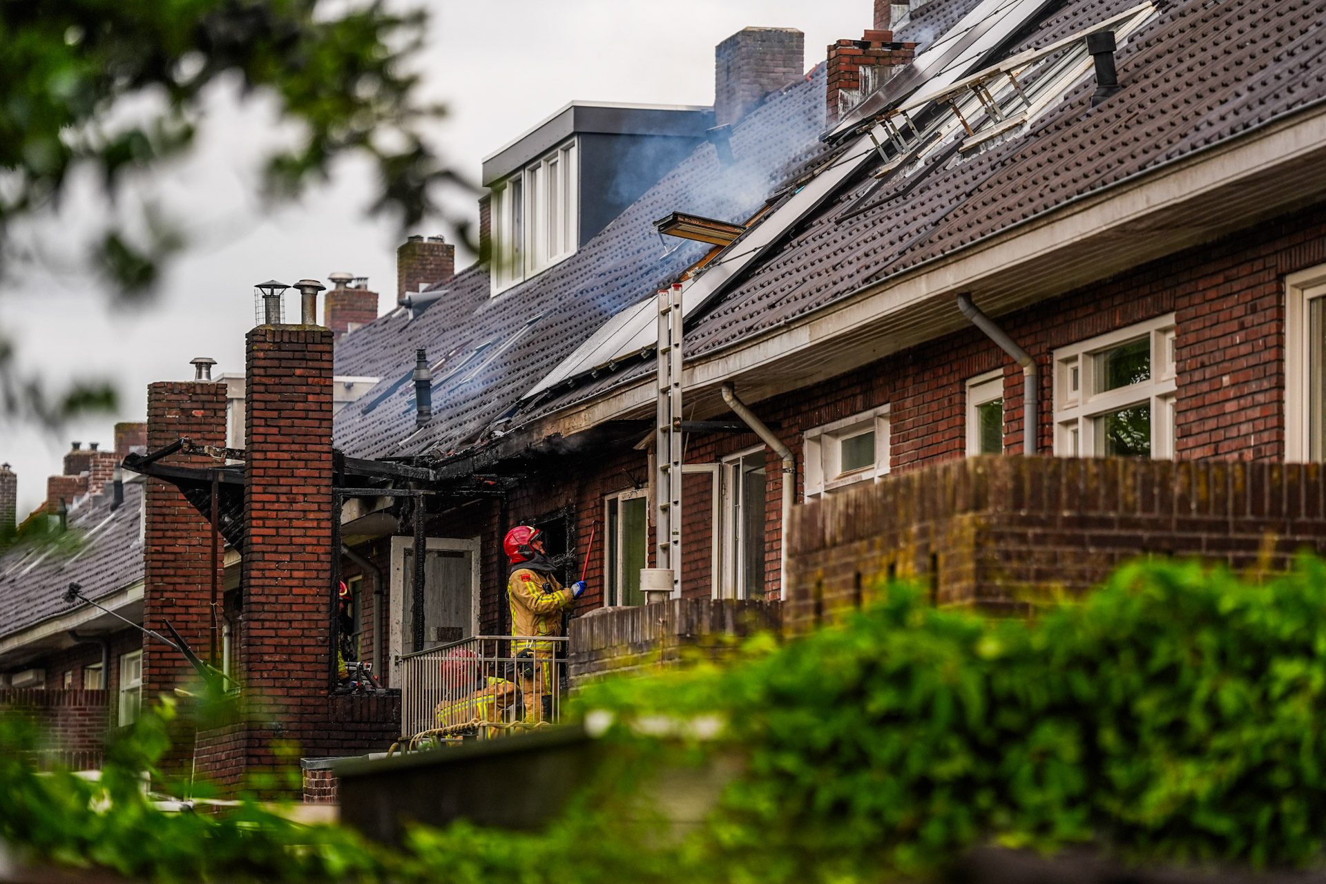 Meerdere gewonden bij woningbrand, bewoners gered