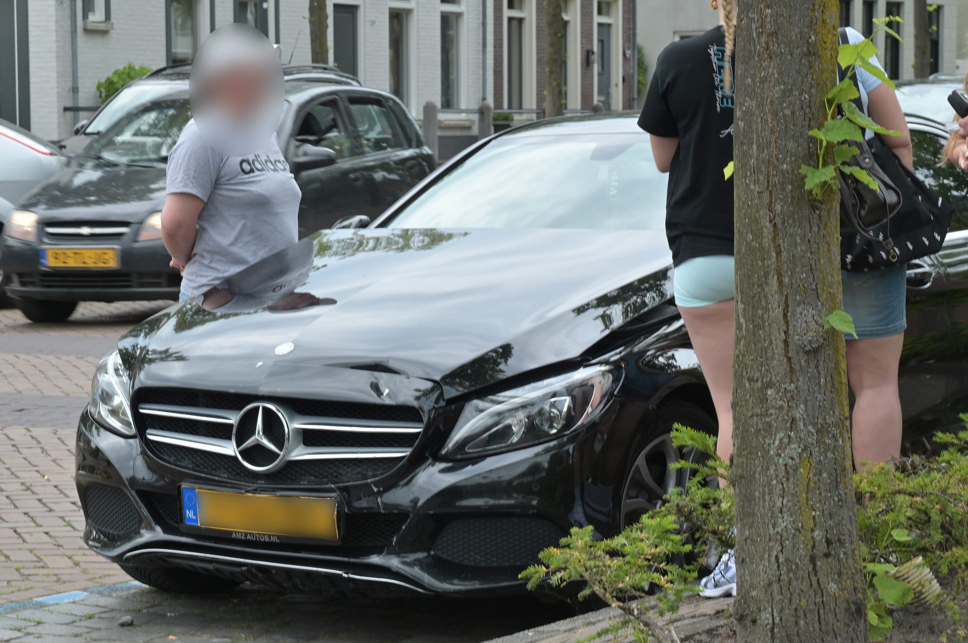 Eén gewonde bij botsing op kruising in Etten-Leur