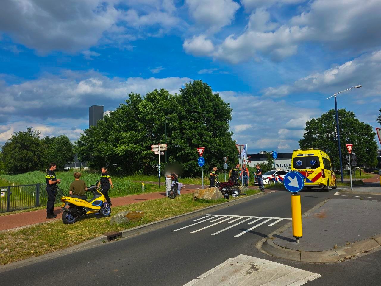 Scooterrijders botsen, bestuurder ondergaat drugstest