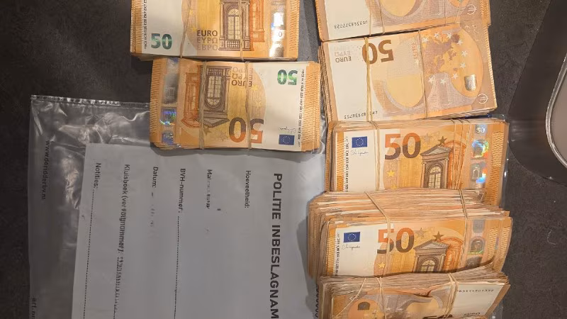 Tonnen contant geld en drugs aangetroffen tijdens controle bedrijf