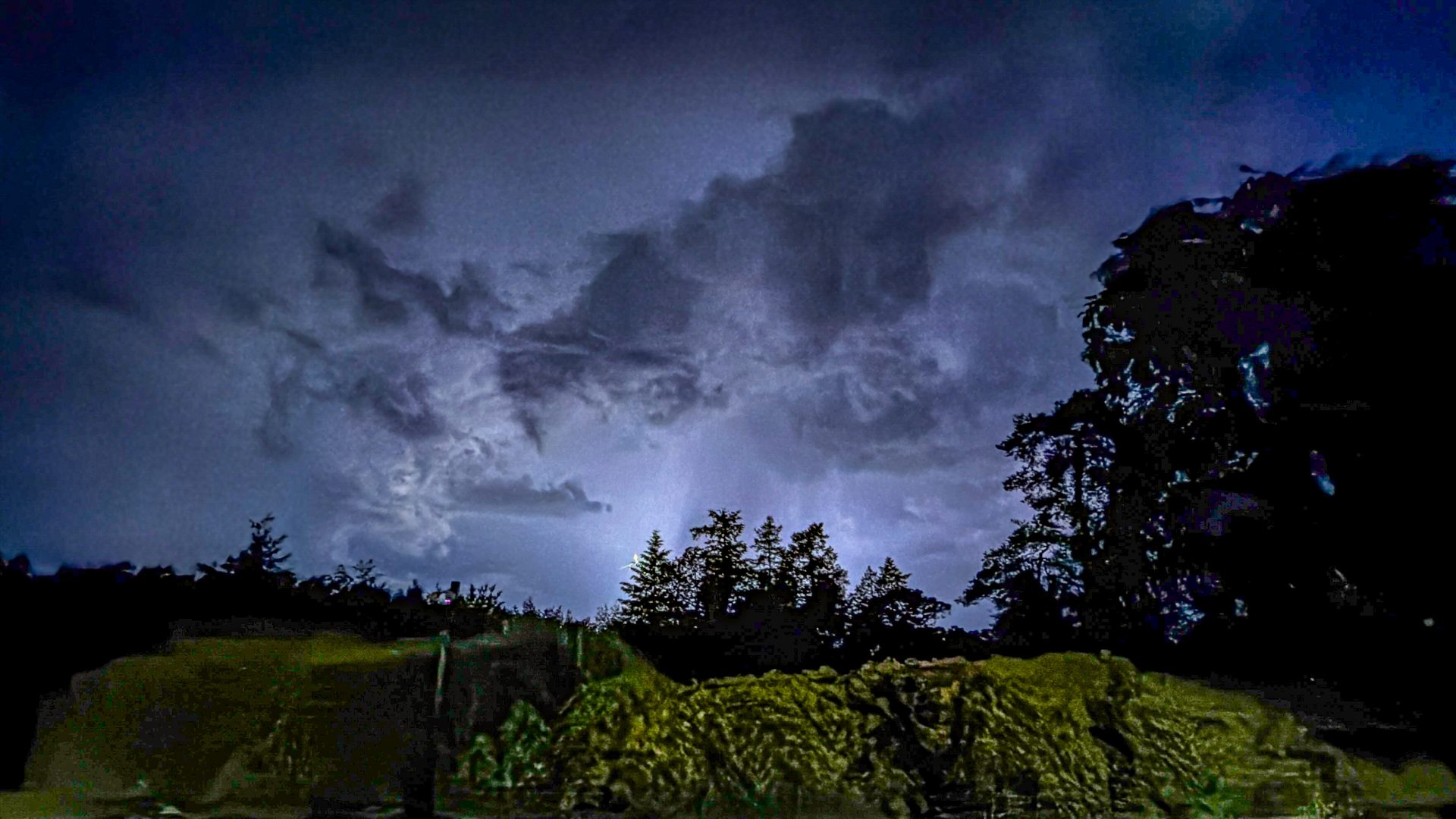 KNMI waarschuwt opnieuw voor onweersbuien na noodweer