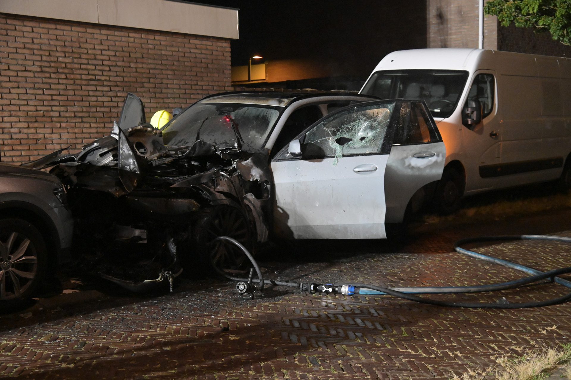 Auto uitgebrand in Breda, mogelijk brandstichting