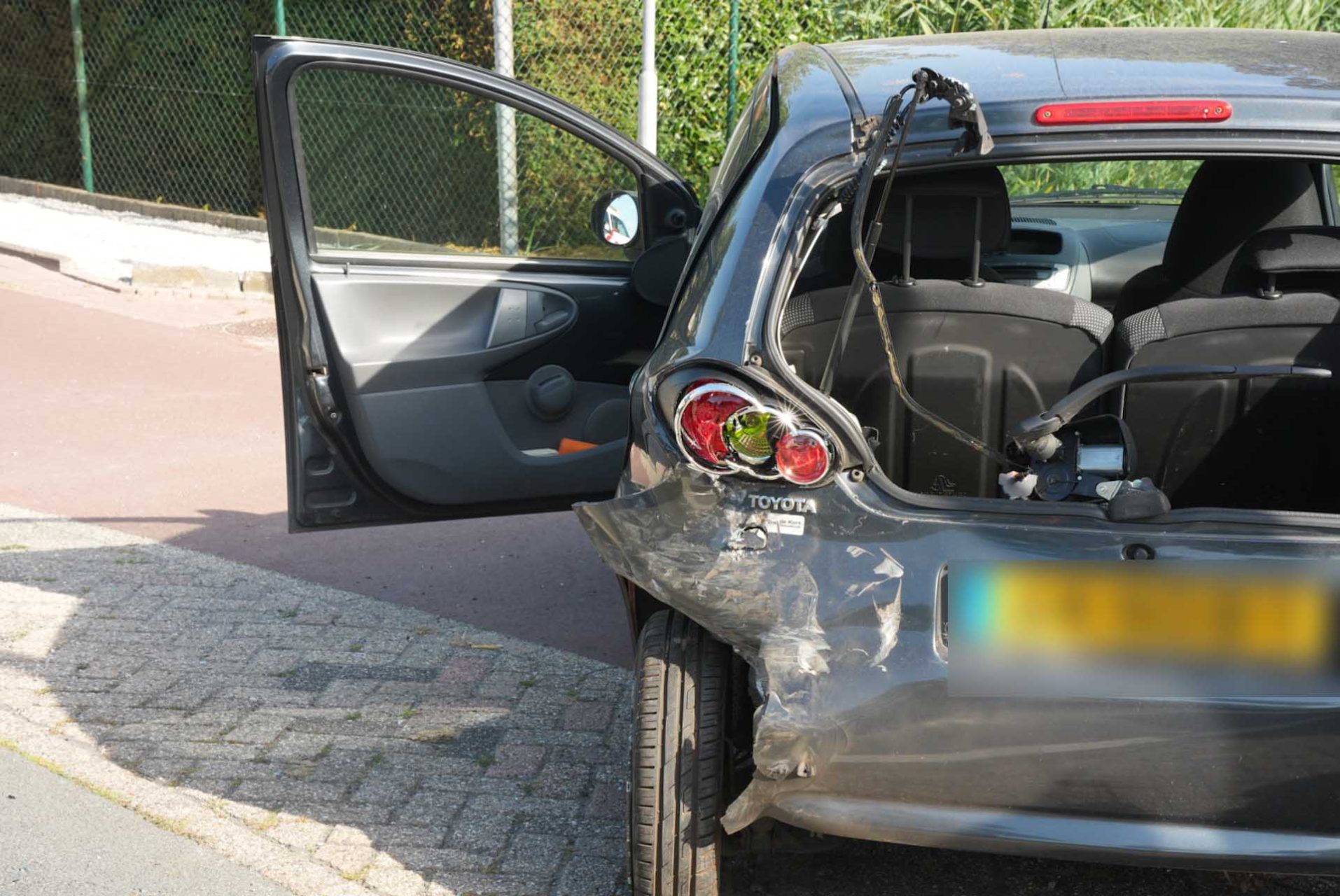 Twee auto’s zwaar beschadigd bij kop-staartbotsing