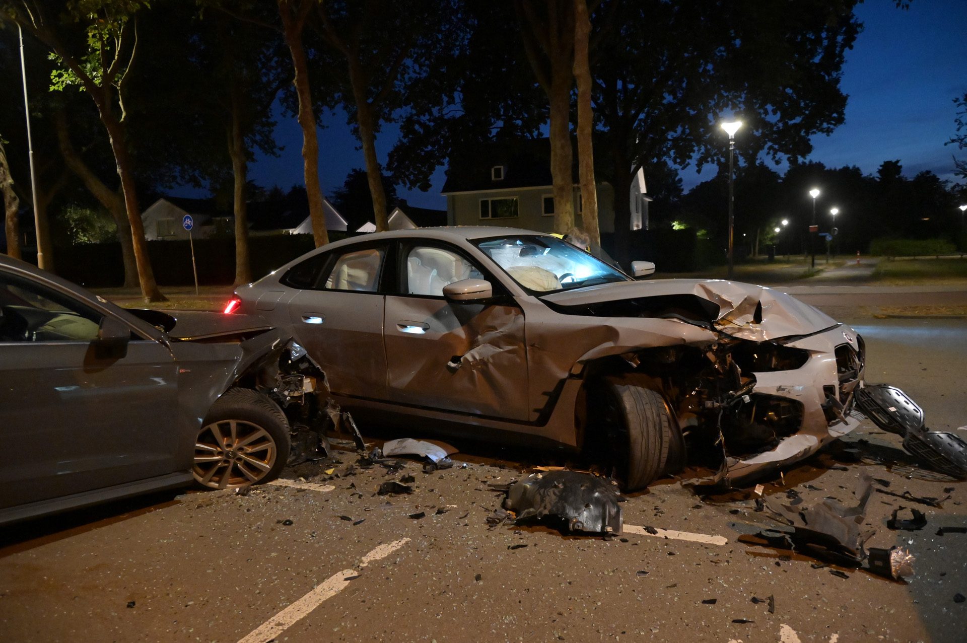Ravage: automobilist ramt meerdere geparkeerde auto's in Breda
