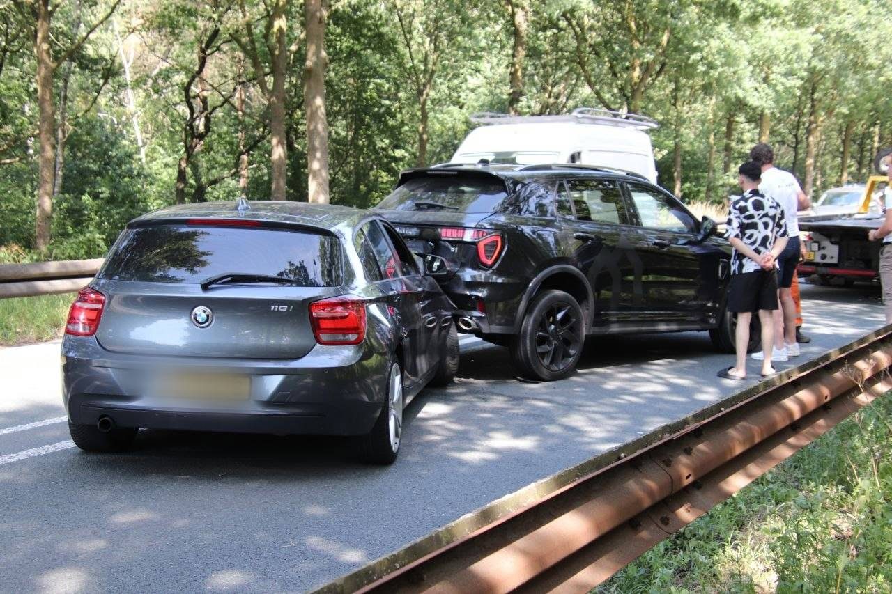 Forse kop-staartbotsing zorgt voor file in Schaijk