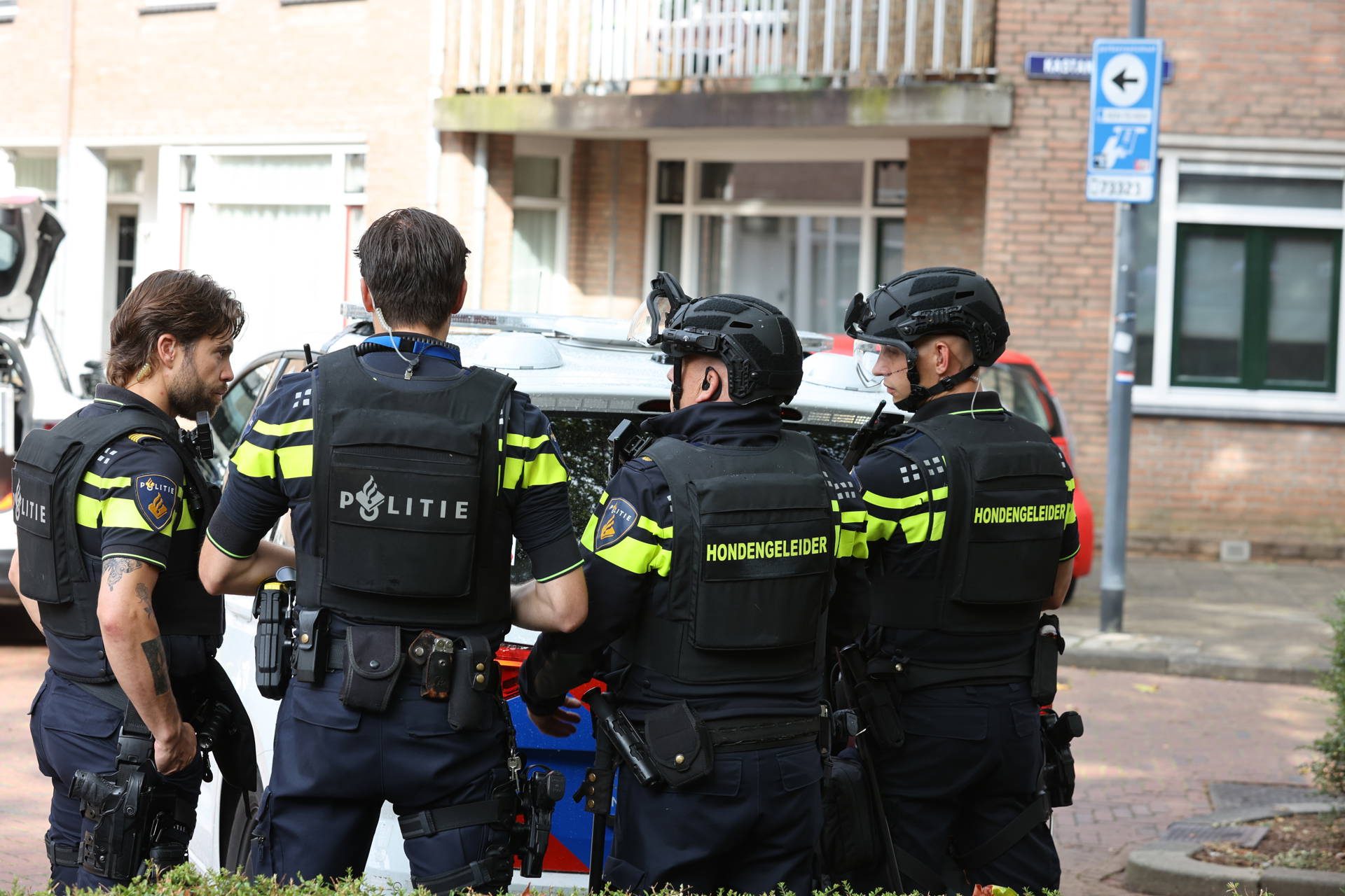 Politie valt woning binnen na melding schietincident