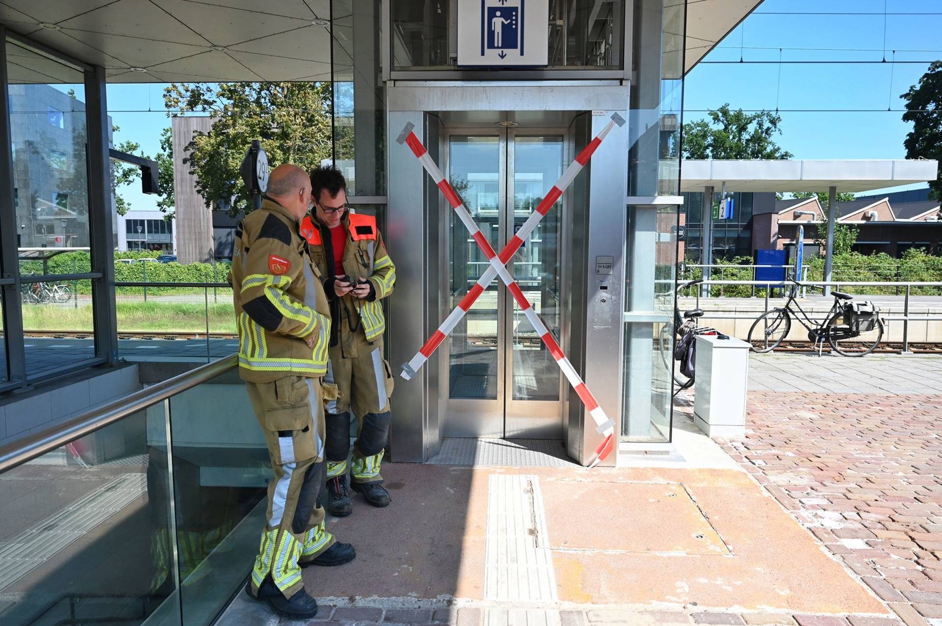 Opnieuw persoon vast in stationslift