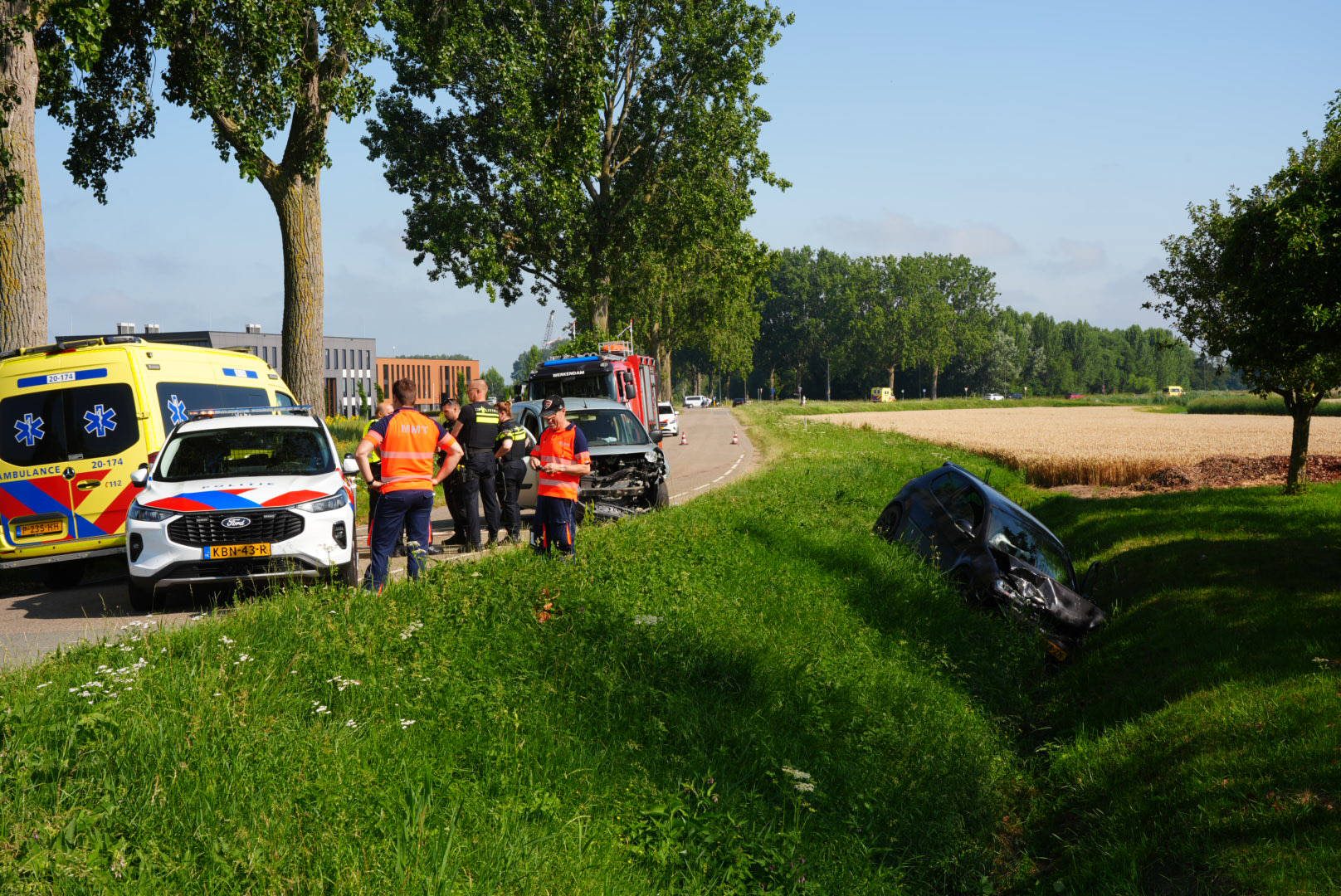Twee auto’s botsen frontaal, drie gewonden waarvan één ernstig