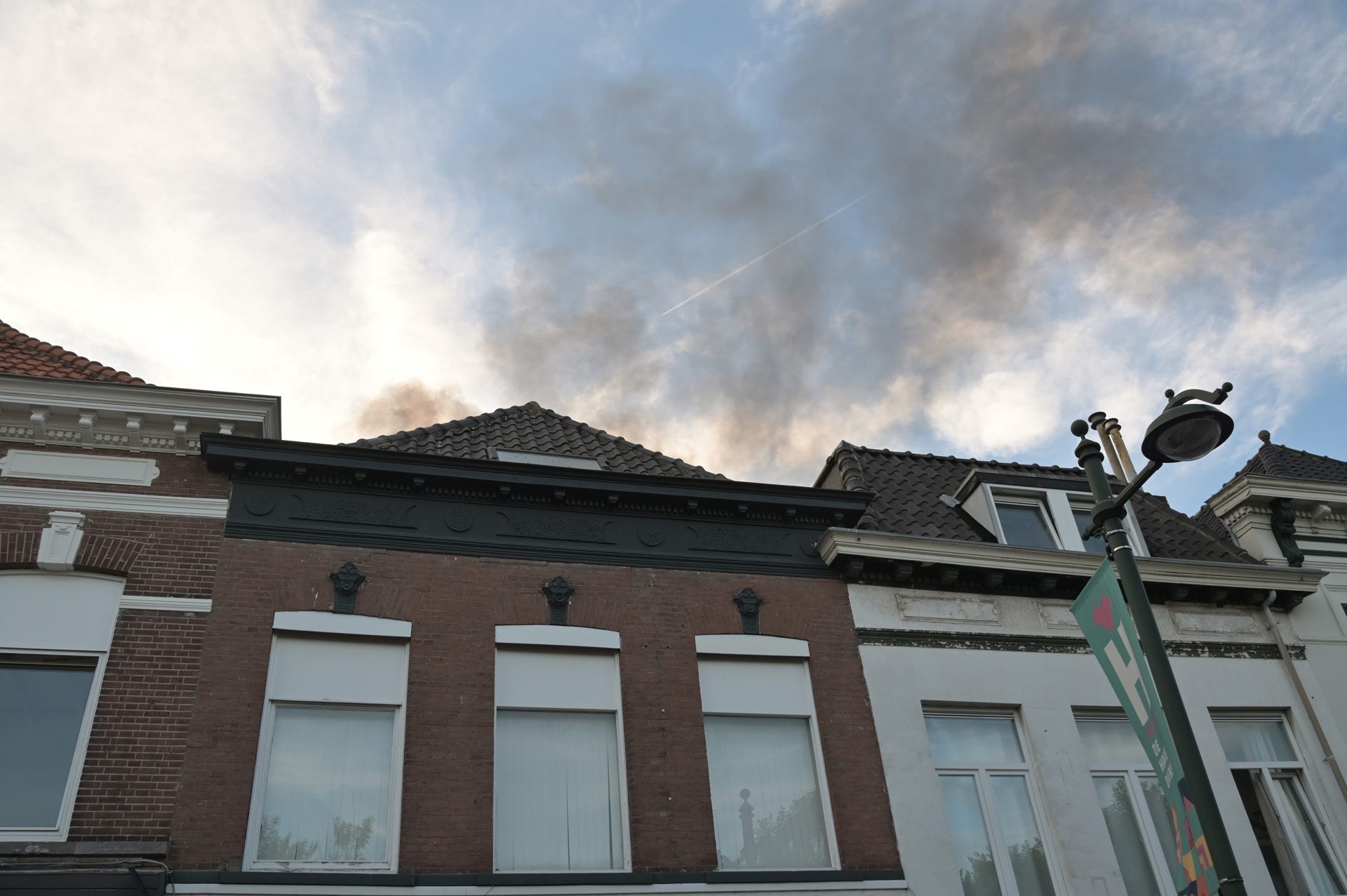 Brandweer blust uitslaande balkonbrand in Breda