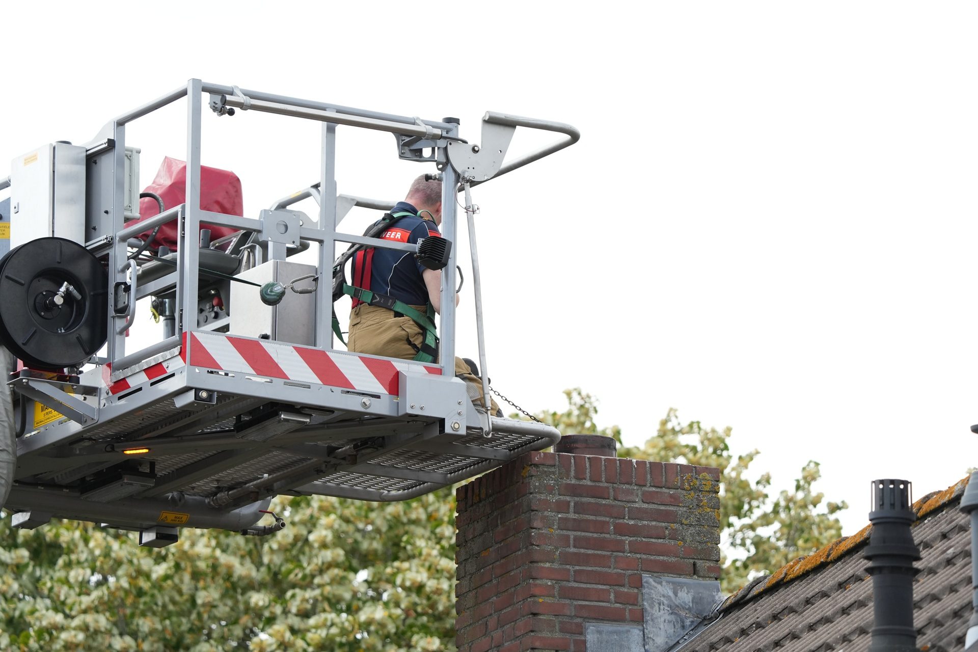 Brandweer kan vogel na vier dagen niet uit schoorsteen bevrijden