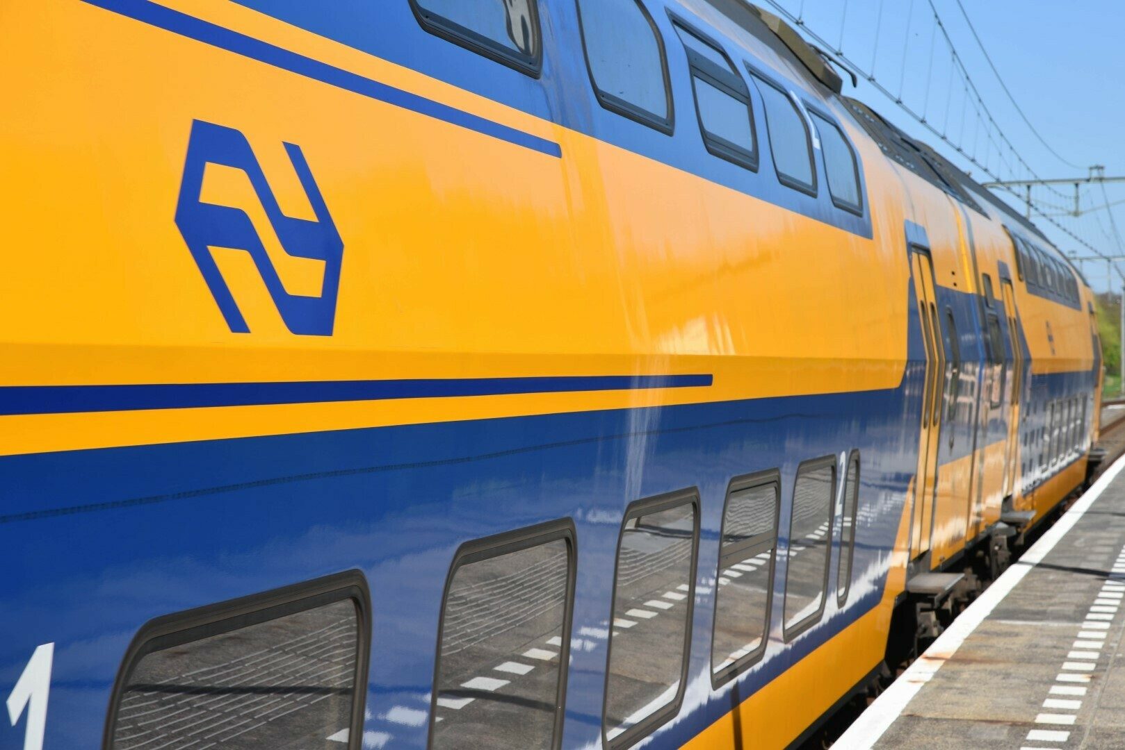 Persoon aangereden door trein, treinverkeer gestremd