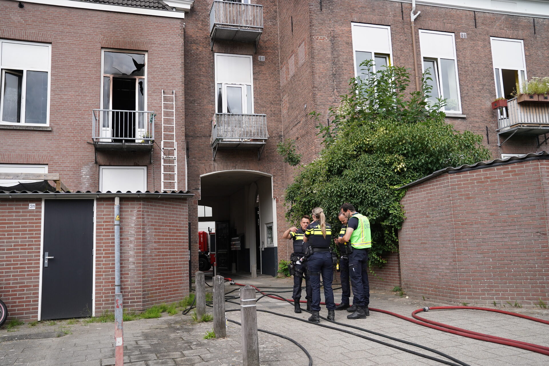 Woning zwaar beschadigd door brand, mogelijke brandstichting