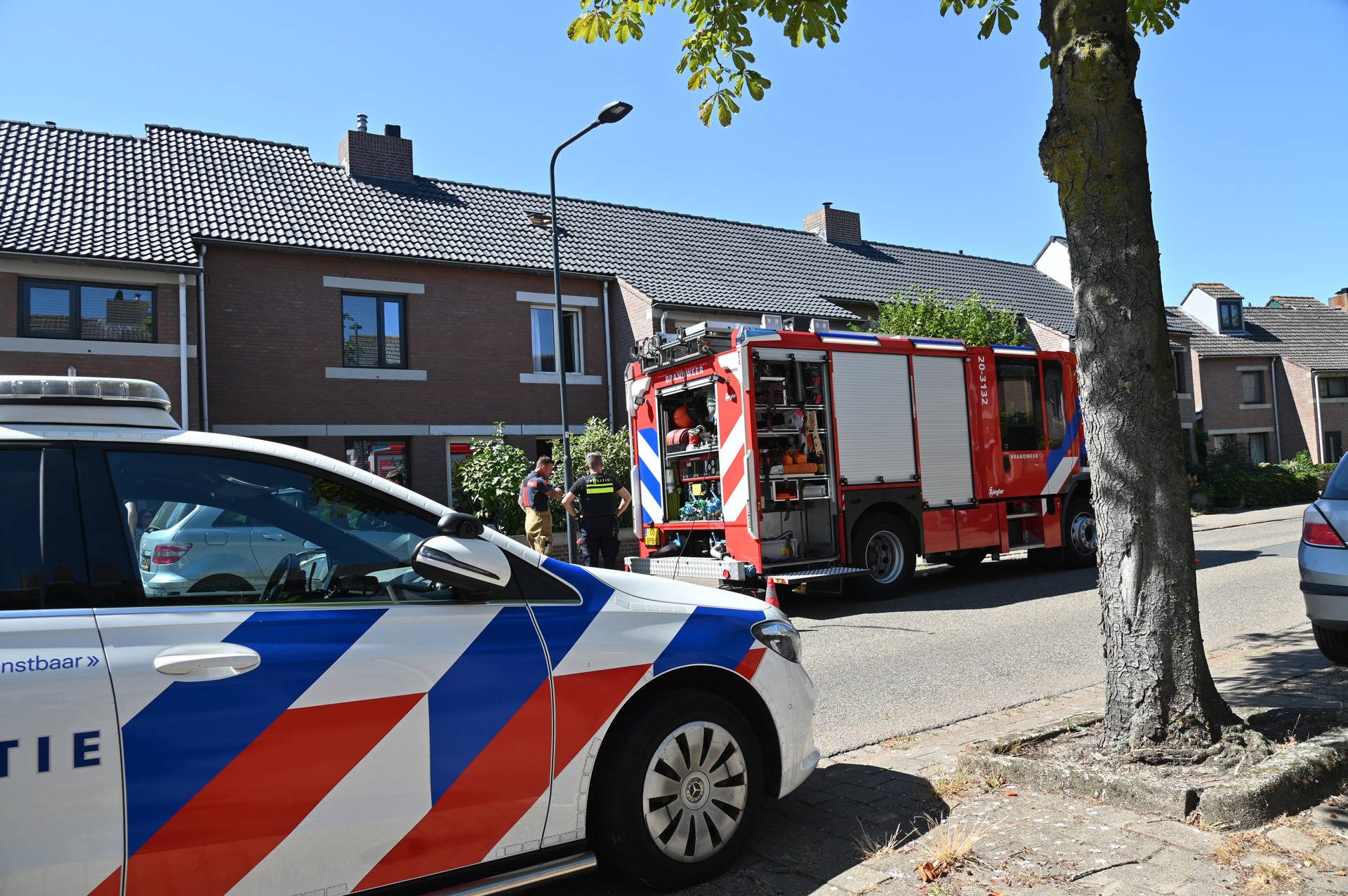 Pannetje op vuur veroorzaakt woningbrand, brandweer rukt uit