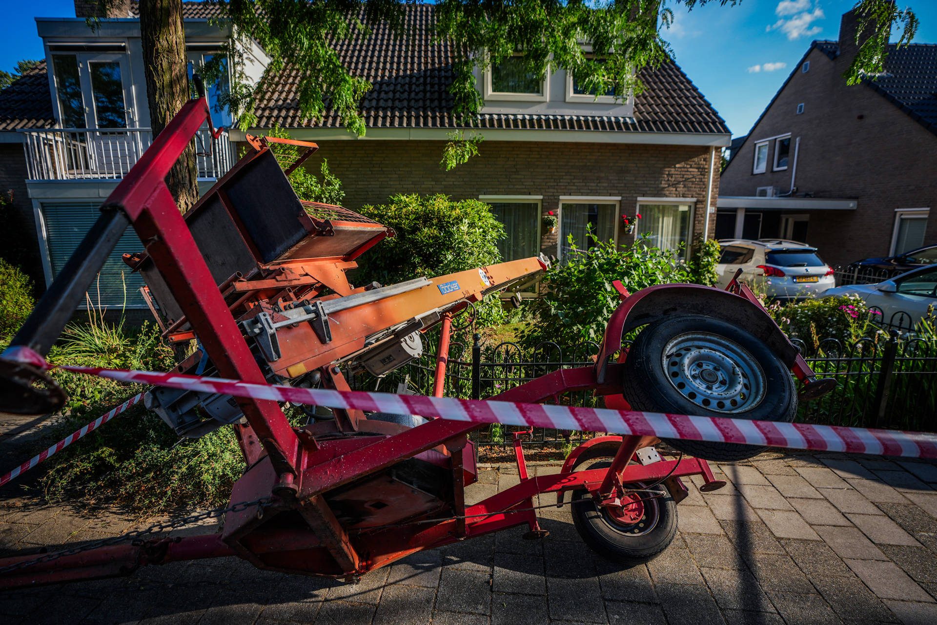 Verhuislift valt om tijdens werkzaamheden