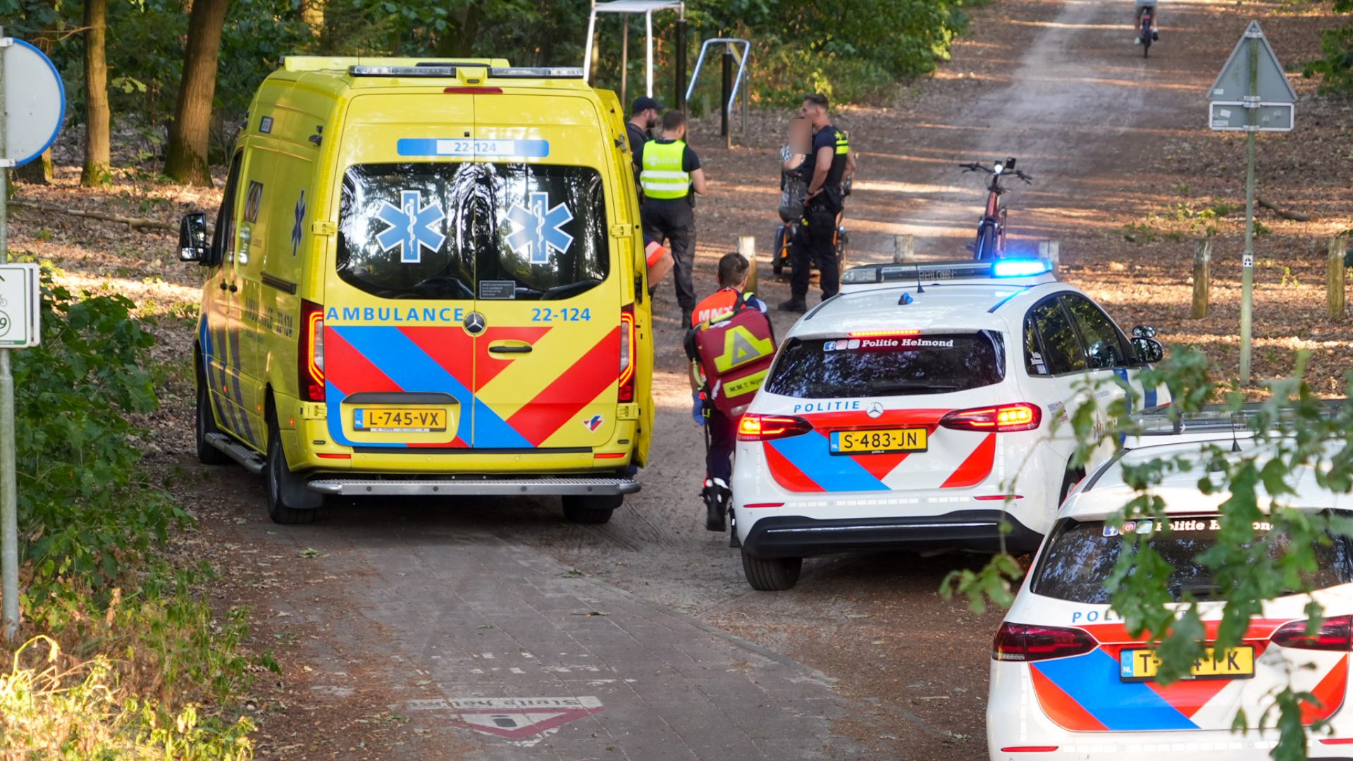 Voorbijganger treft gewonde vrouw aan op fietspad in Helmond