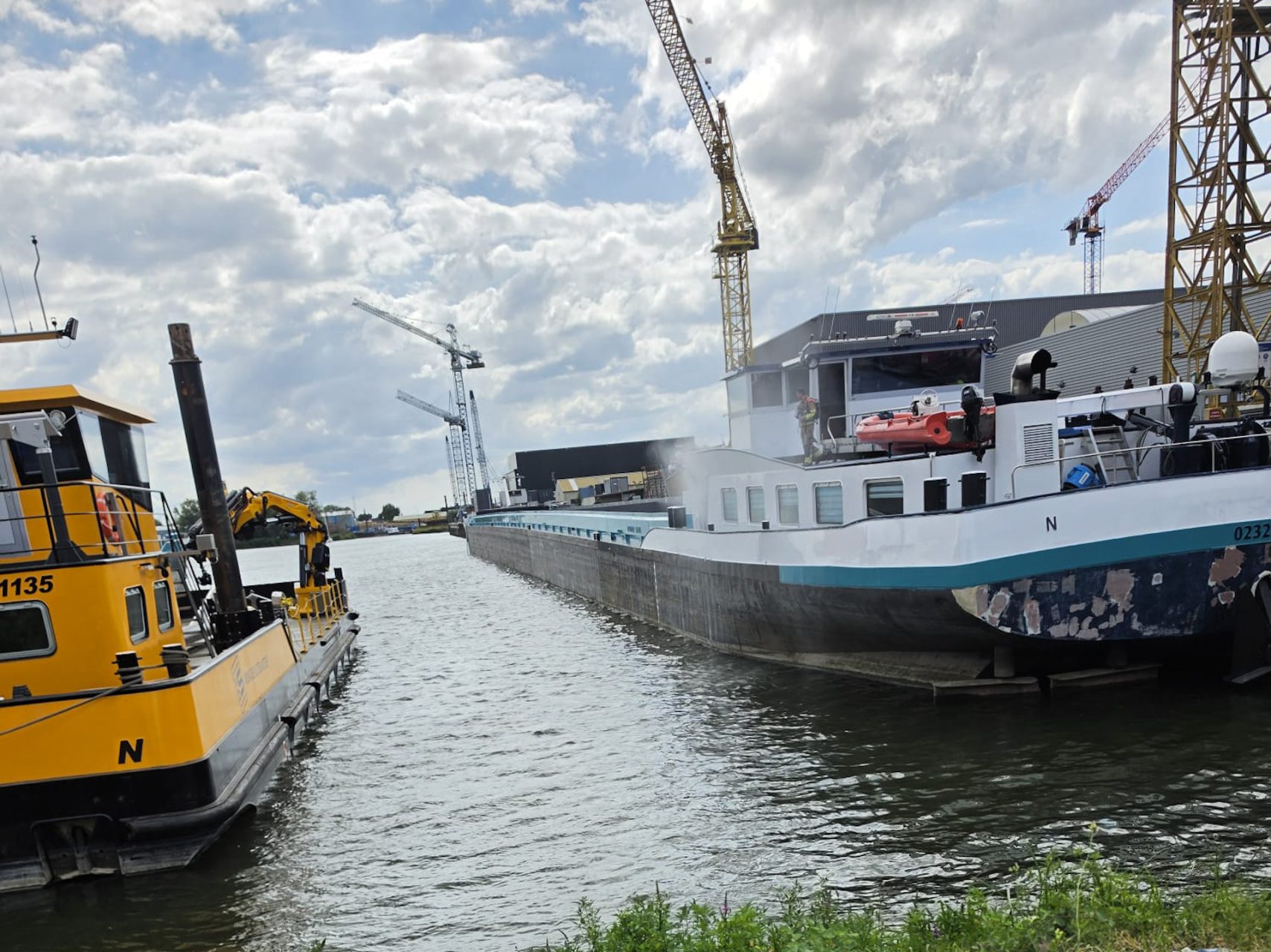 Brand aan boord van binnenvaartschip in Werkendam