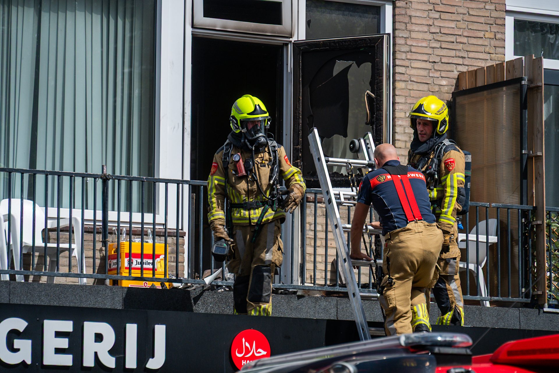 Woning boven winkels vol rook na brand in vuilnisbak Breda