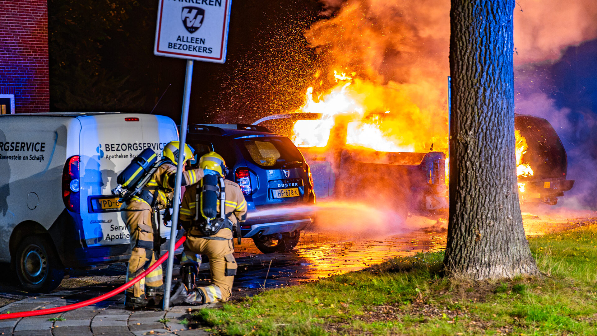 Opnieuw pick-up uitgebrand bij garage in Ravenstein