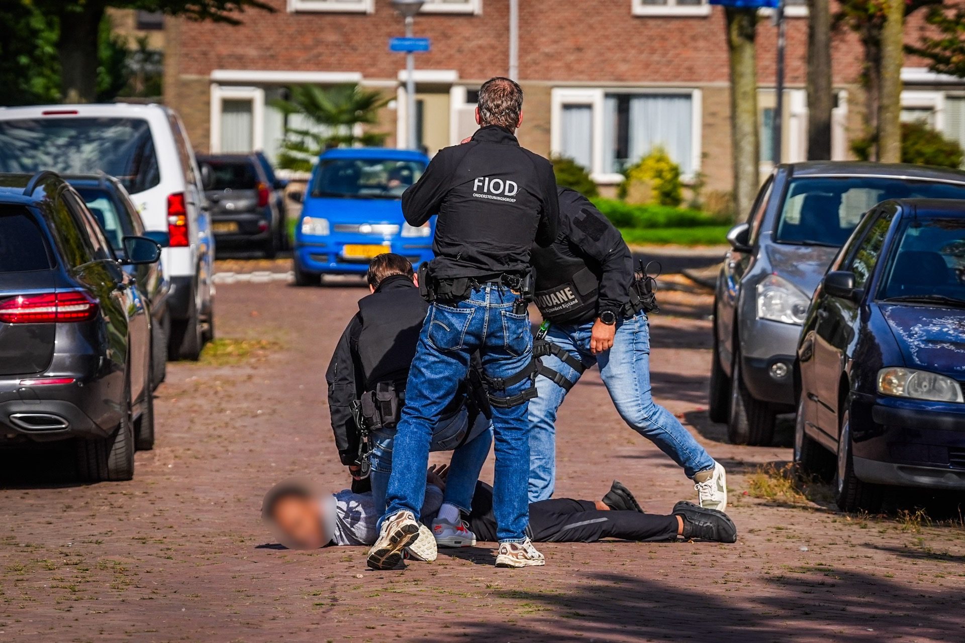 FIOD houdt verdachten aan voor drugshandel en witwassen