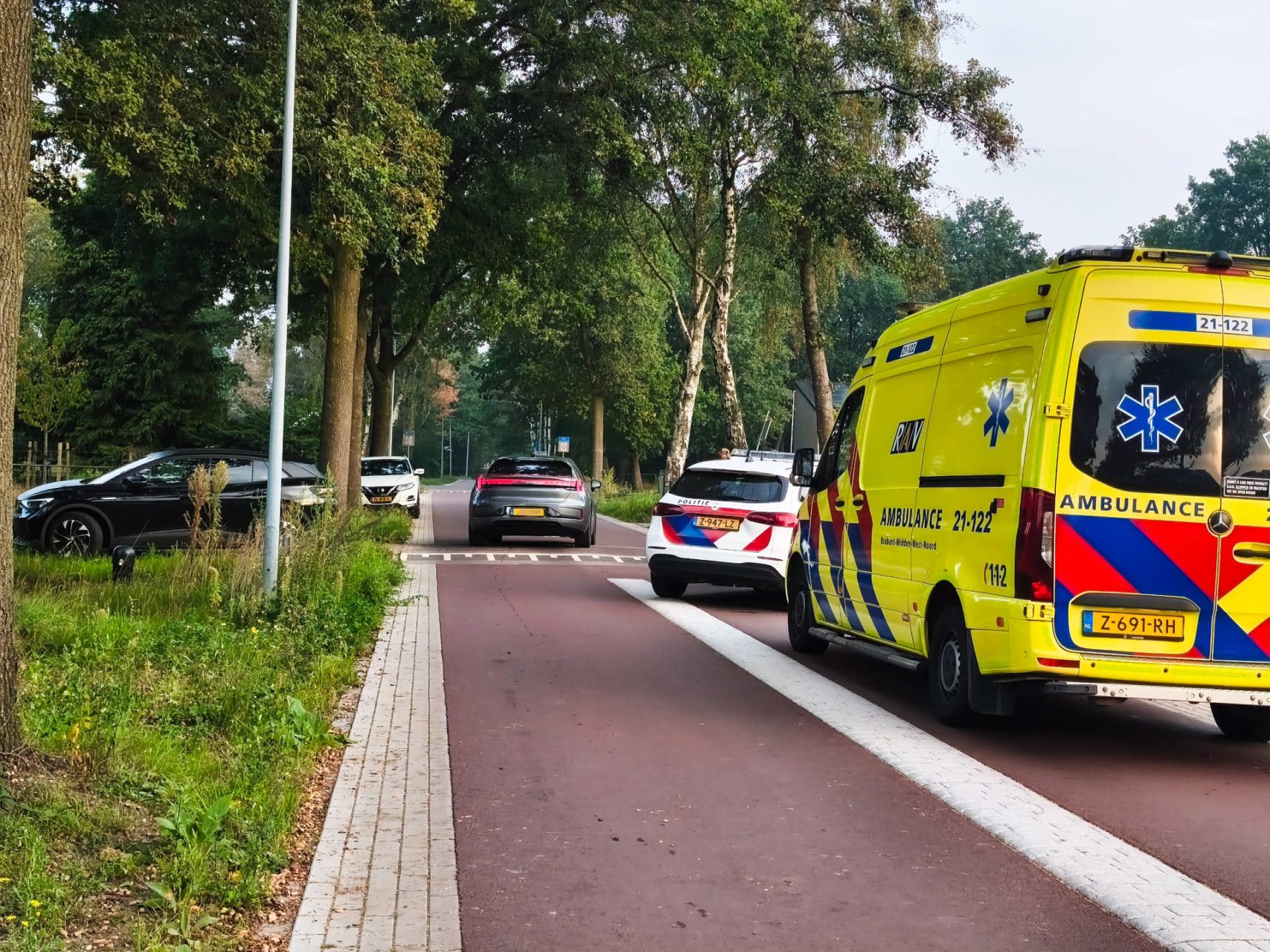 Kind lichtgewond nadat auto over voet rijdt