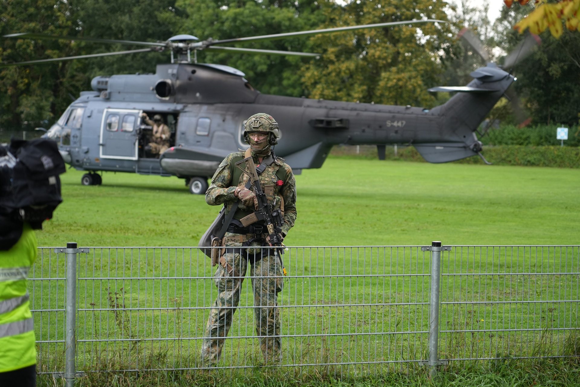Militairen oefenen gijzelingssituatie bij school