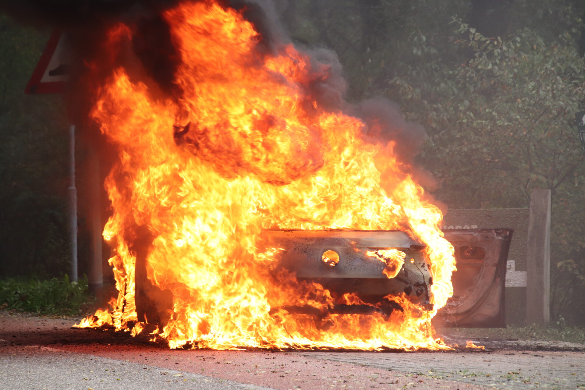 Personenauto gaat in vlammen op