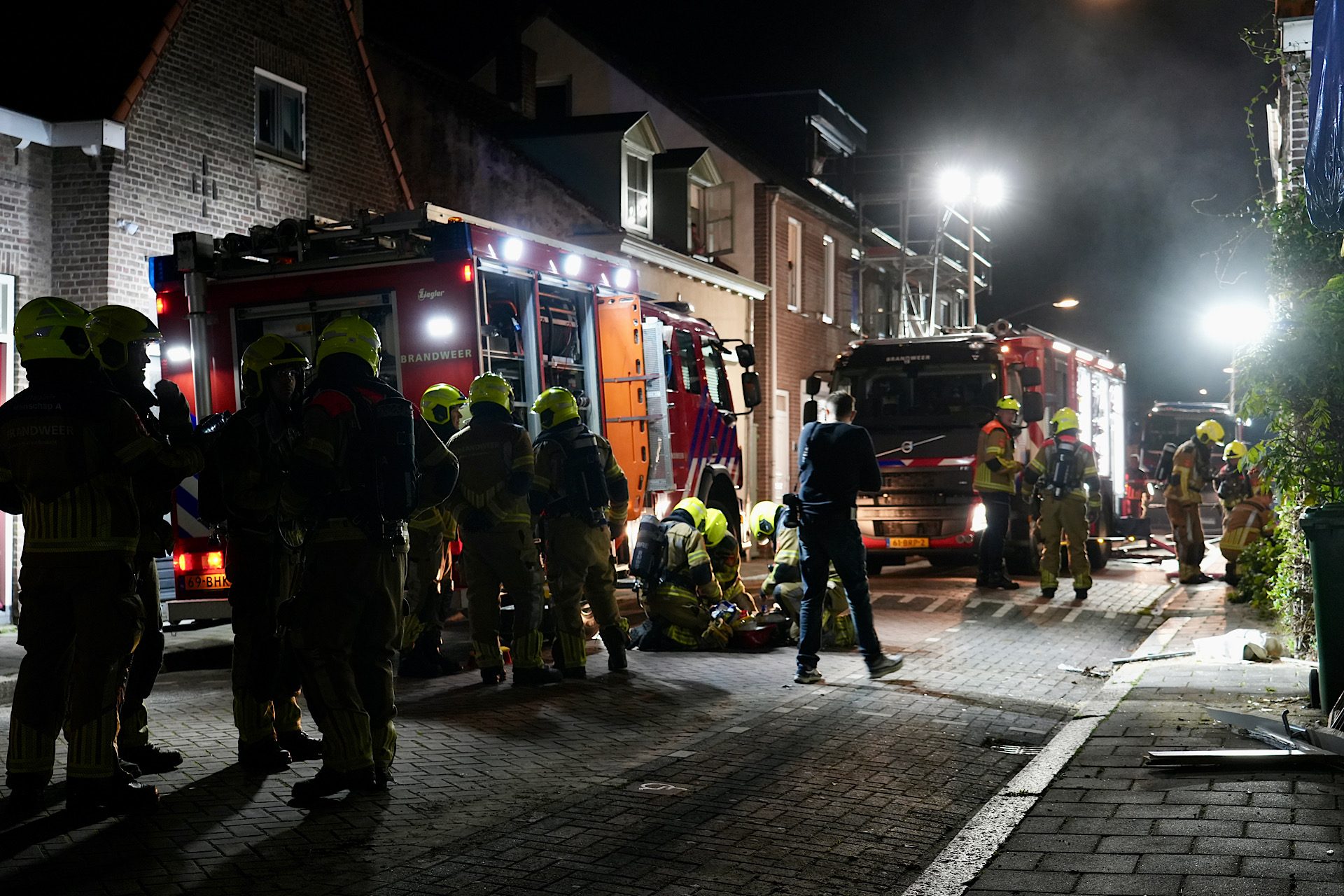 Grote brand bij aanbouw van woning in centrum