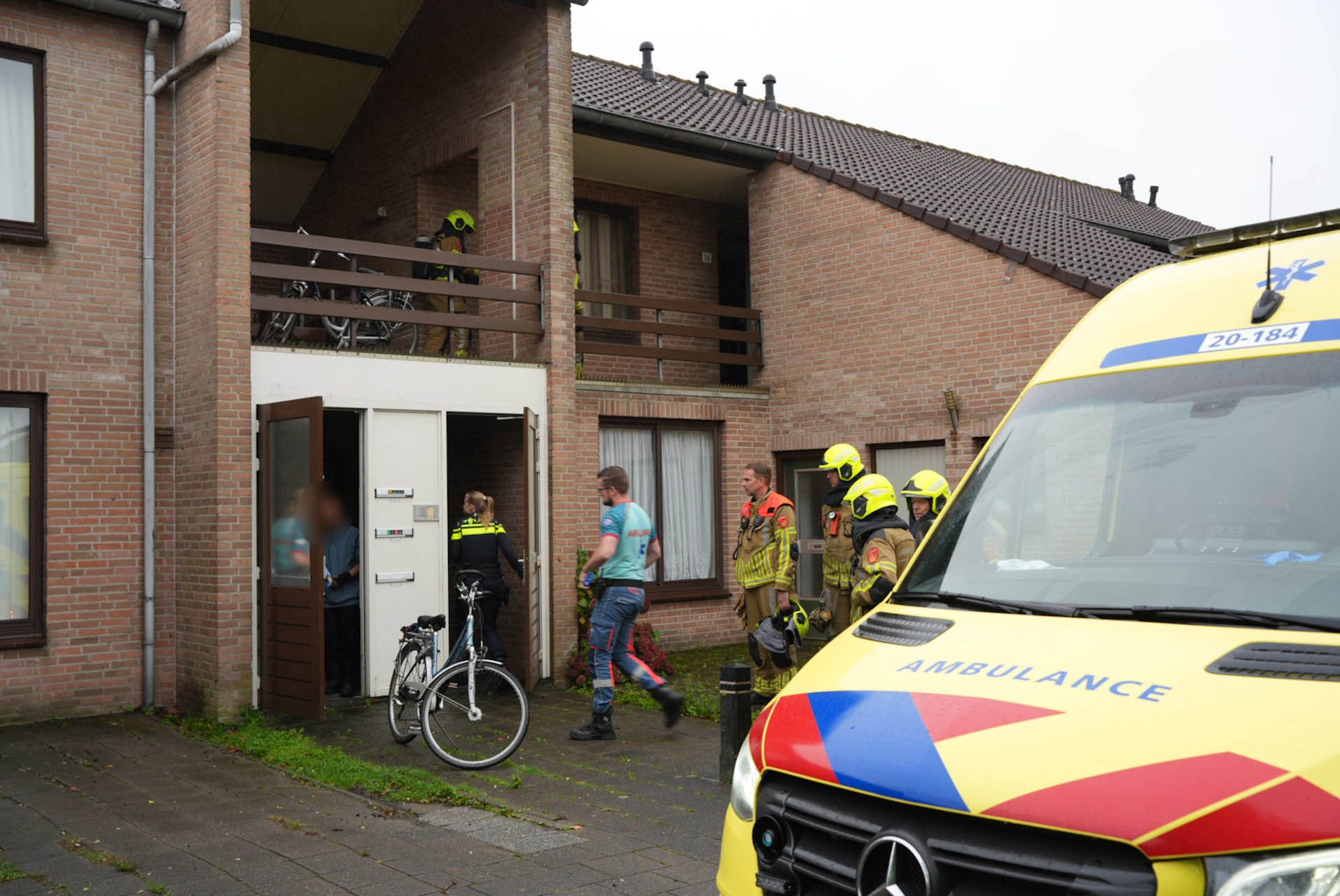 Bewoner naar ziekenhuis na rookontwikkeling in woning